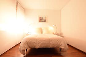 Private room for rent for €750 per month in Lisbon, Rua Alfredo Duarte Marceneiro
