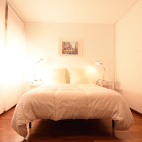 Private room for rent for €750 per month in Lisbon, Rua Alfredo Duarte Marceneiro