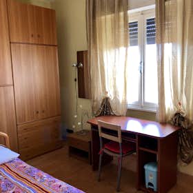WG-Zimmer zu mieten für 350 € pro Monat in Pisa, Via Quarantola