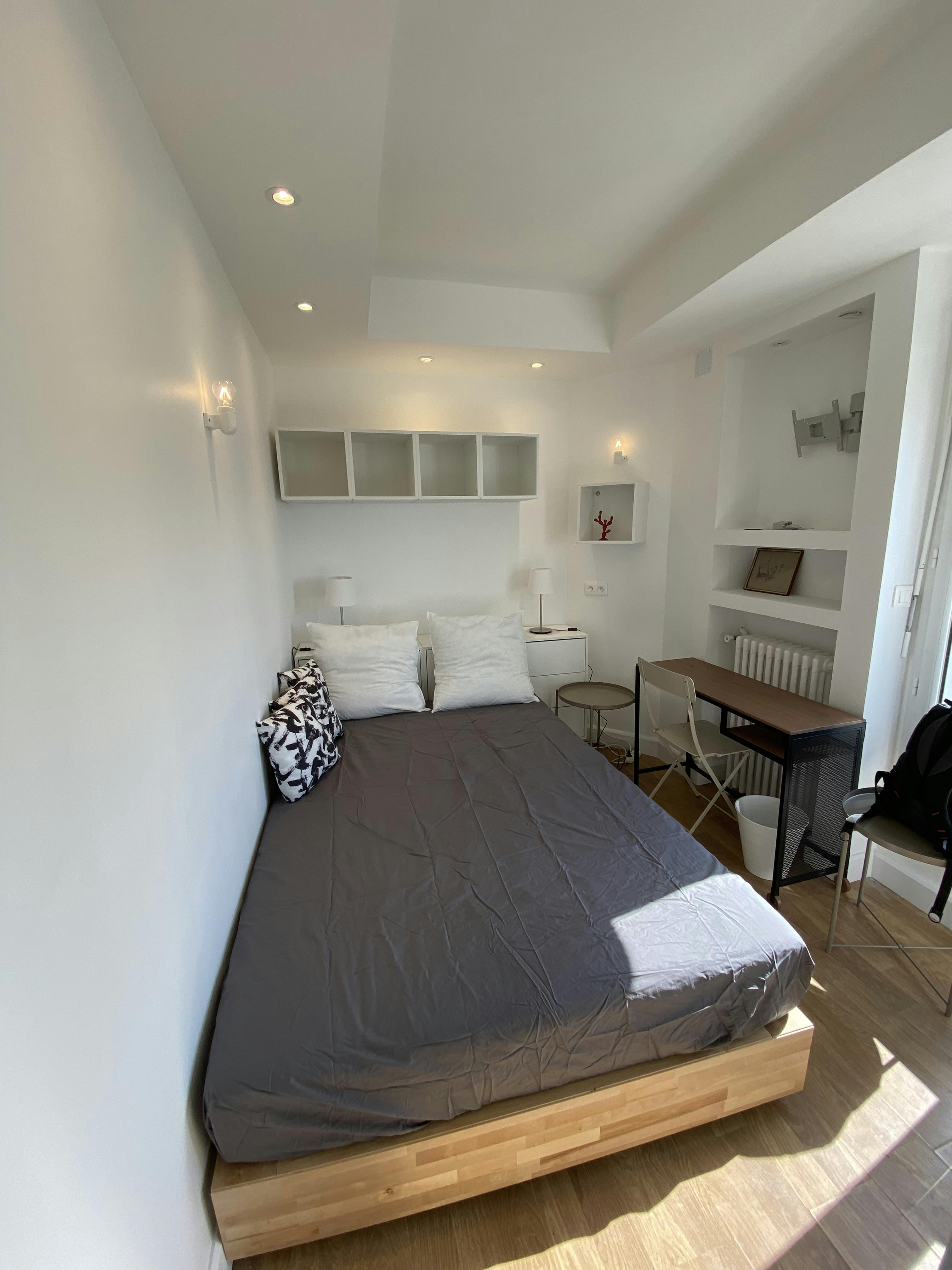 单间公寓 正在以 €1,250 的月租出租，其位于 Paris, Rue de Passy