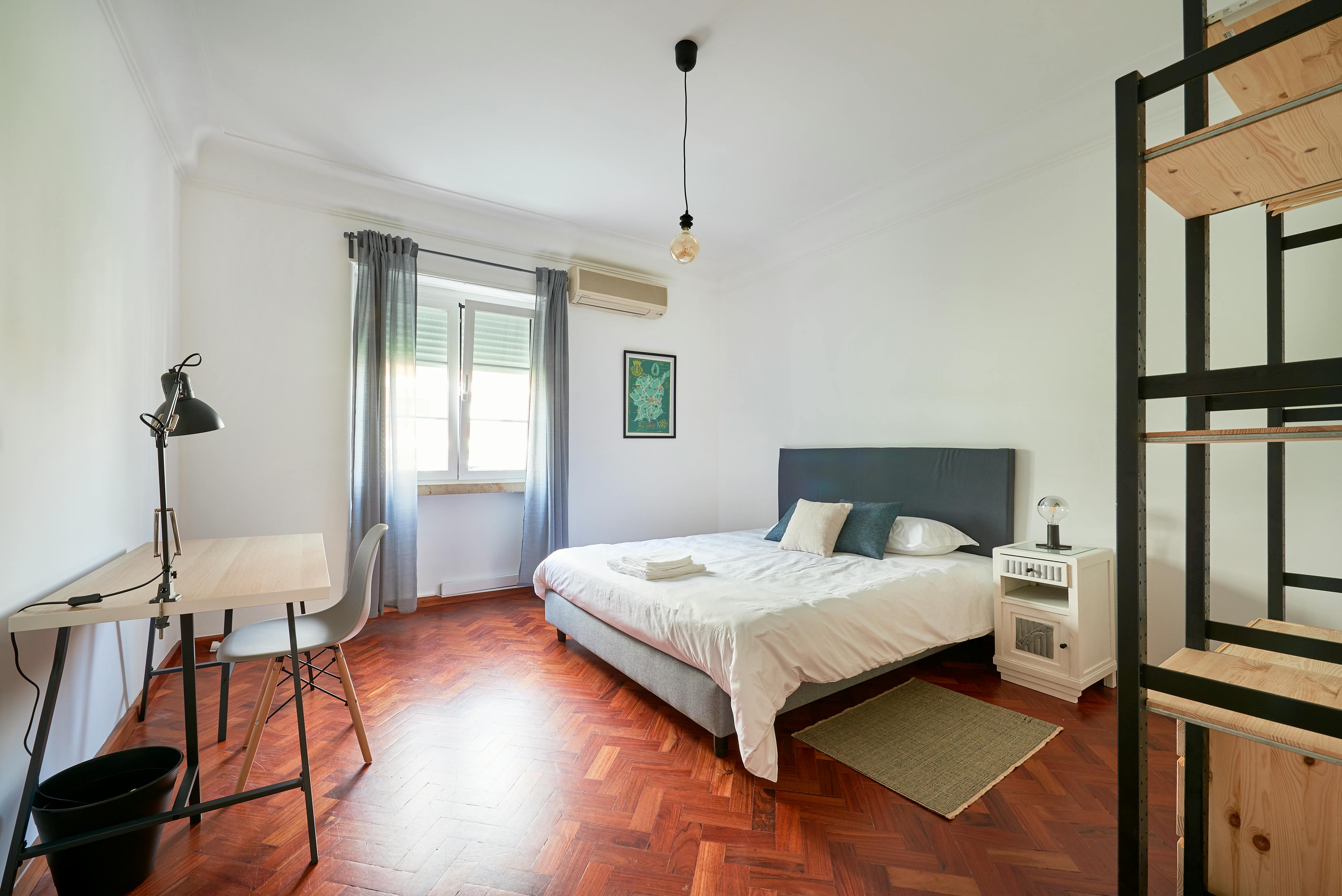 Avenida Luís Bívar, Lisbon preview