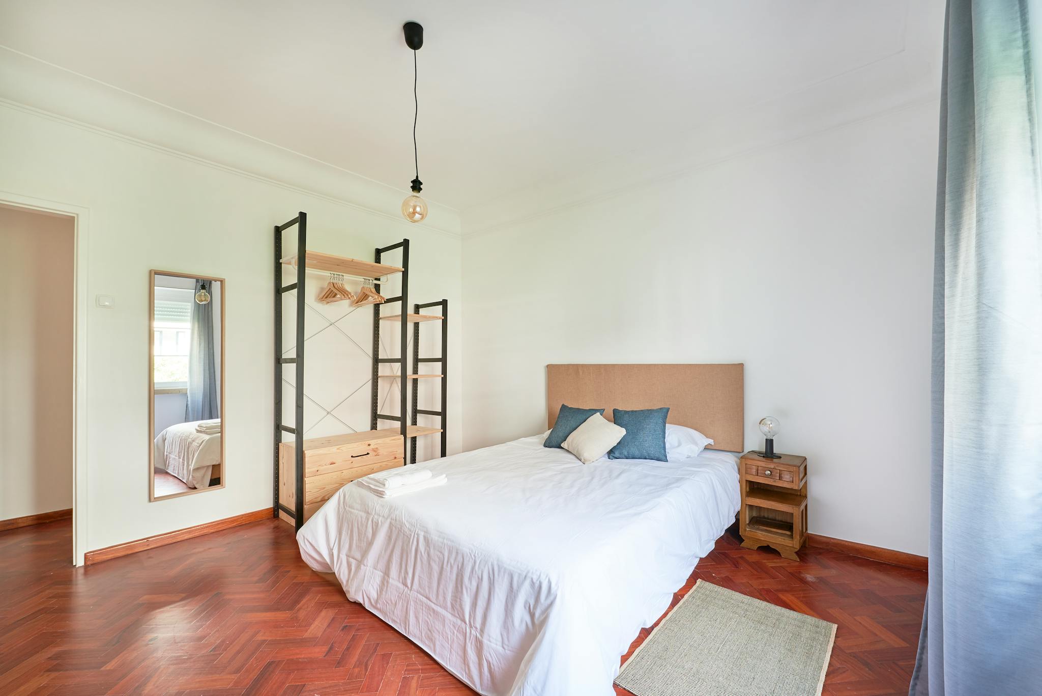 Avenida Luís Bívar, Lisbon preview