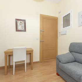 Apartment for rent for €1,305 per month in Madrid, Calle de Sagunto