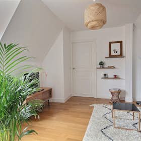 Apartment for rent for €2,226 per month in Paris, Avenue de Malakoff