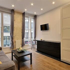 Studio for rent for €1,896 per month in Paris, Rue Poissonnière