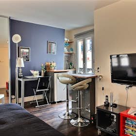Apartment for rent for €1,730 per month in Paris, Rue Rambuteau