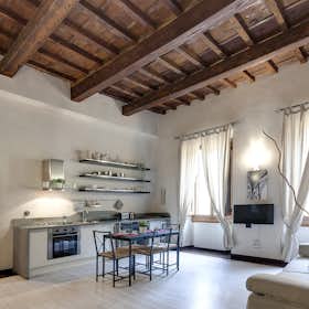 Apartment for rent for €2,000 per month in Florence, Via dei Calzaiuoli
