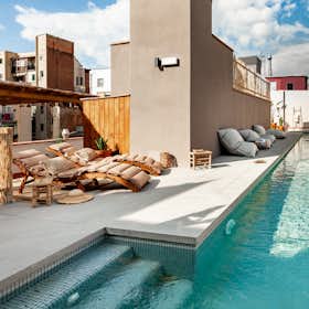 Apartment for rent for €2,938 per month in Barcelona, Carrer de Josep Torres