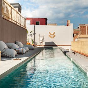 Apartment for rent for €3,537 per month in Barcelona, Carrer de Josep Torres