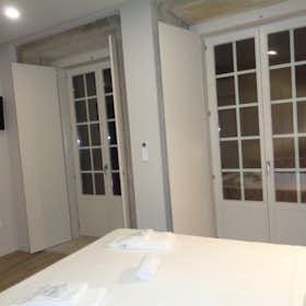 Pokój prywatny do wynajęcia za 5000 € miesięcznie w mieście Viana do Castelo, Rua Grande