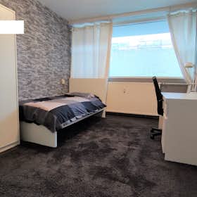 Private room for rent for €899 per month in Capelle aan den IJssel, Wilgenhoek