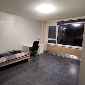 Private room for rent for €999 per month in Capelle aan den IJssel, Wilgenhoek