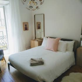 Apartment for rent for €2,650 per month in Lisbon, Rua Manuel Bernardes