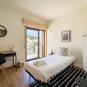 私人房间 正在以 €340 的月租出租，其位于 Braga, Rua Irmãs Missionárias Espírito Santo