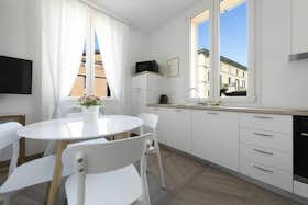 单间公寓 正在以 €1,700 的月租出租，其位于 Bologna, Via Giuseppe Massarenti