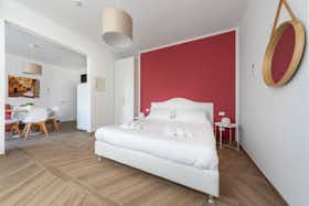 Apartamento para alugar por € 1.700 por mês em Bologna, Via Giuseppe Massarenti