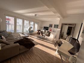Appartement te huur voor € 2.900 per maand in Frankfurt am Main, Kölner Straße