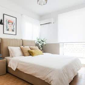 Appartement te huur voor € 750 per maand in Athens, Tharypou