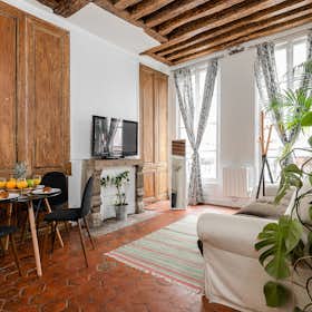 Apartment for rent for €8,347 per month in Paris, Rue Tiquetonne