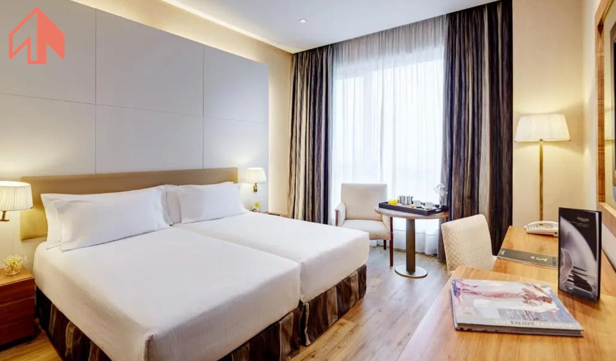 Private room for rent for €3,666 per month in Valencia, Avinguda de les Corts Valencianes