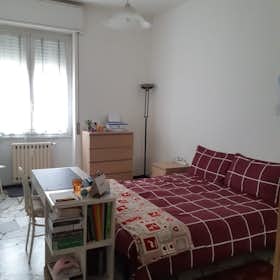 Private room for rent for €500 per month in Paderno Dugnano, Via Monte Sabotino