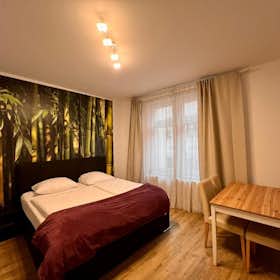 Apartment for rent for €3,190 per month in Köln, Salzgasse