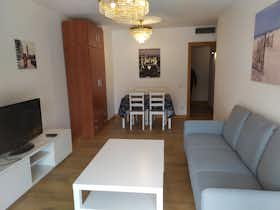 Apartment for rent for €1,200 per month in Madrid, Calle de Sor Ángela de la Cruz