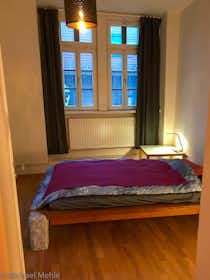 Appartement à louer pour 1 800 €/mois à Frankfurt am Main, Allmeygang
