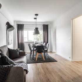 Apartment for rent for €2,000 per month in Lisbon, Rua Francisco Pedro Curado