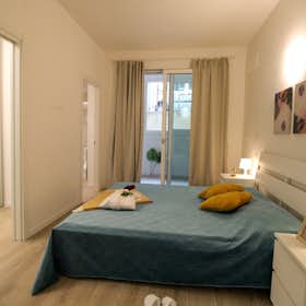 Private room for rent for €770 per month in Bologna, Via Alessandro Menganti