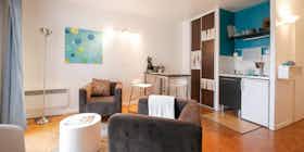 Studio for rent for €1,090 per month in Lyon, Rue Bonald