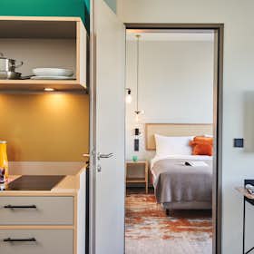 Apartment for rent for €2,800 per month in Hamburg, Poßmoorweg