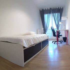 WG-Zimmer zu mieten für 389 € pro Monat in Vienna, Inzersdorfer Straße