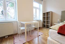 Mieszkanie do wynajęcia za 740 € miesięcznie w mieście Vienna, Lerchenfelder Gürtel