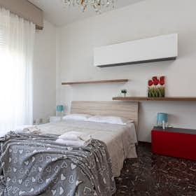 Apartment for rent for €700 per month in Bologna, Via Stalingrado