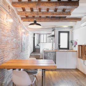 Apartment for rent for €1,290 per month in Barcelona, Carrer dels Tallers