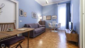 Apartment for rent for €1,756 per month in Milan, Via Ugo Bassi