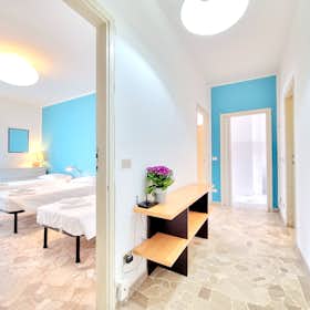 Apartment for rent for €2,550 per month in Milan, Via Ambrogio Binda