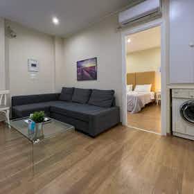 Apartment for rent for €1,100 per month in Athens, Epikourou