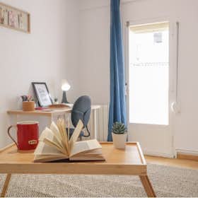 Apartment for rent for €1,300 per month in Madrid, Calle de la Abejuela