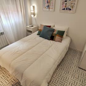 Private room for rent for €600 per month in Madrid, Calle de Sierra de Cameros