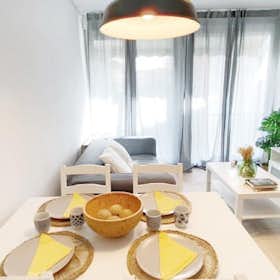 Apartment for rent for €1,200 per month in Madrid, Calle de Carracedo