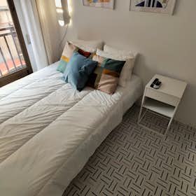 Private room for rent for €600 per month in Madrid, Calle de Sierra de Cameros
