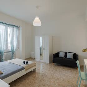 私人房间 正在以 €750 的月租出租，其位于 Florence, Via Francesco Baracca