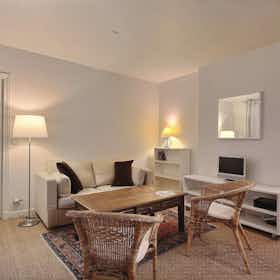 Apartment for rent for €1,590 per month in Paris, Boulevard de Grenelle