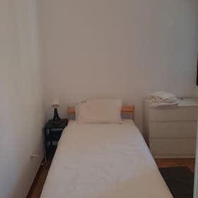 Private room for rent for €385 per month in Porto, Rua de Francisco Sanches
