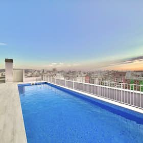 Apartment for rent for €2,475 per month in Barcelona, Carrer d'Entença