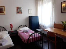 WG-Zimmer zu mieten für 350 € pro Monat in Siena, Via Giacomo di Mino il Pellicciaio