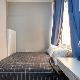 Private room for rent for €500 per month in Lisbon, Avenida Elias Garcia