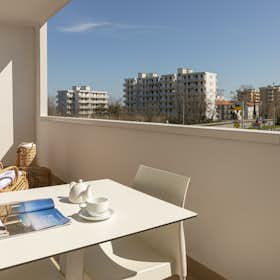 Appartement te huur voor € 1.860 per maand in Senigallia, Via SS16 Sud